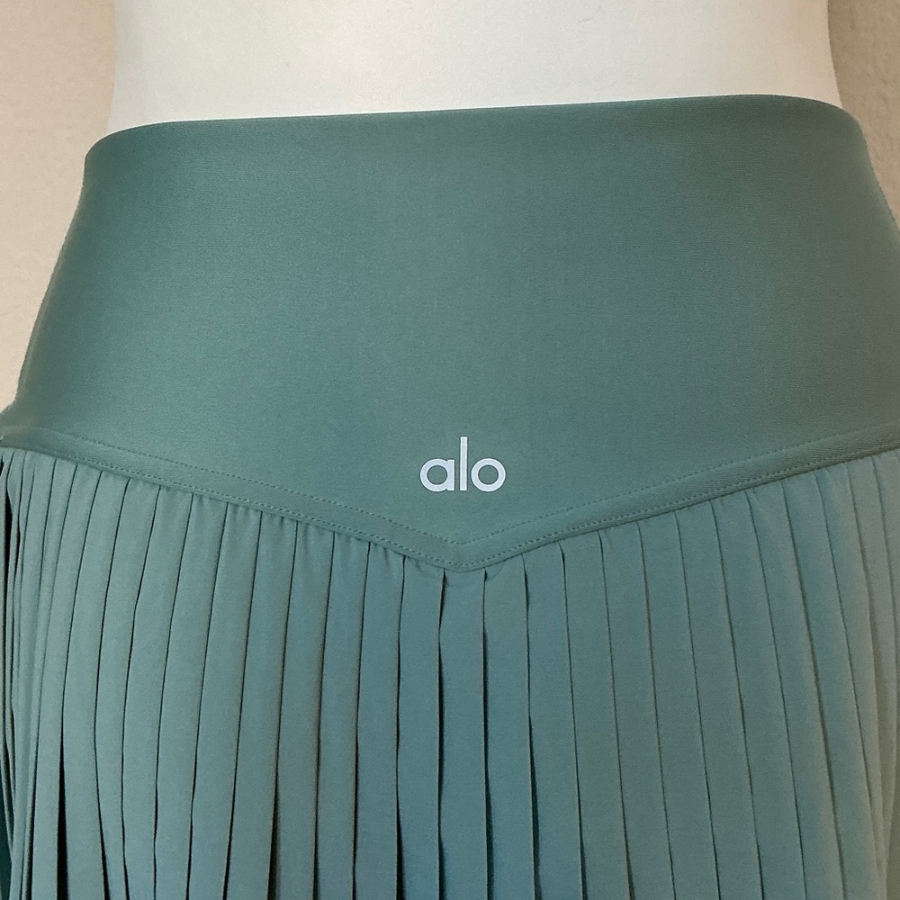 ALO Yoga Grand Slam Tennis Skirt in Botanical Green - Picture 7 of 12